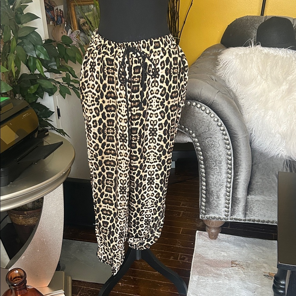 Paper Tee Leopard Print Joggers with pockets